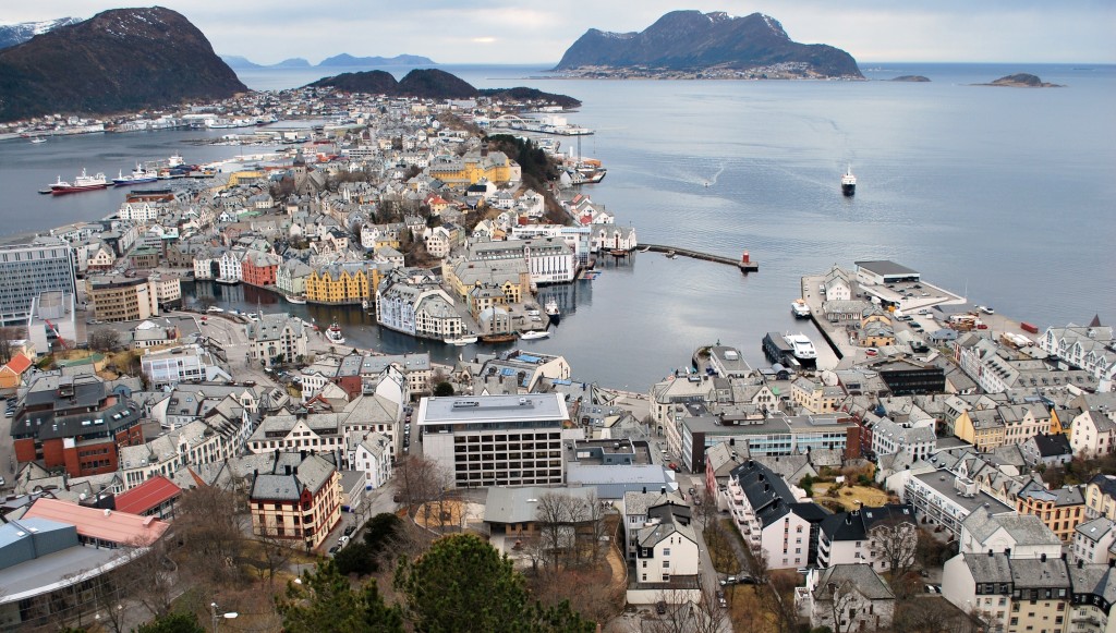 Alesund with Lofoten arriving • Photo: Ted Scull