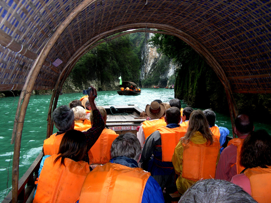 Going though the Three Gorges on an excursion boat. * Photo: Aschwin Prein