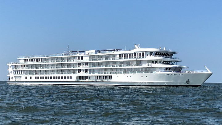 QuirkyCruise News: First Modern-Style Riverboat for Mississippi River
