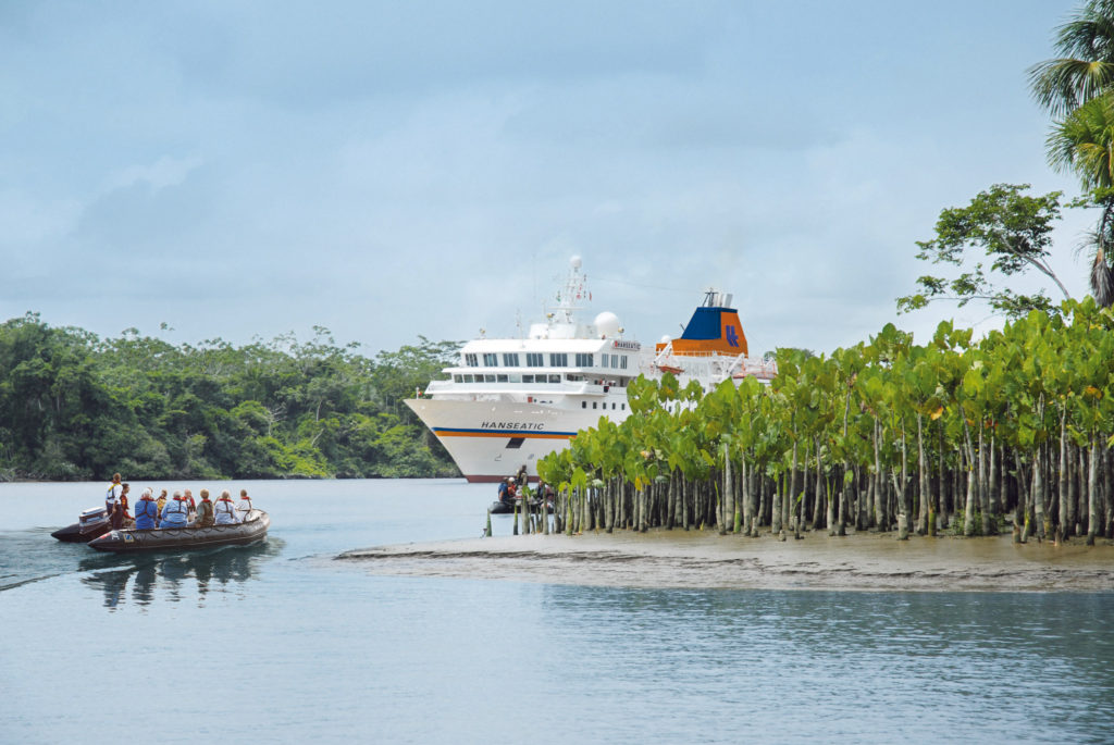 HANSEATIC in the Amazon basin. * Photo: Hapag Lloyd