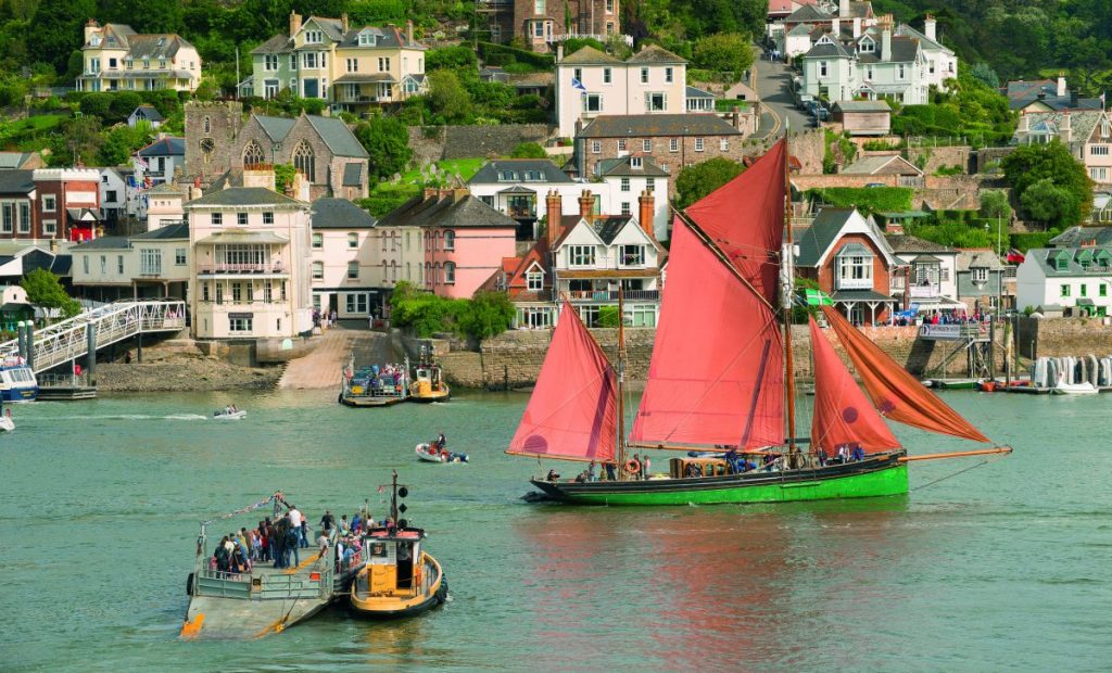 quirky-cruise-trinity-sailing-brixham-heritage-trawler-in-the-river