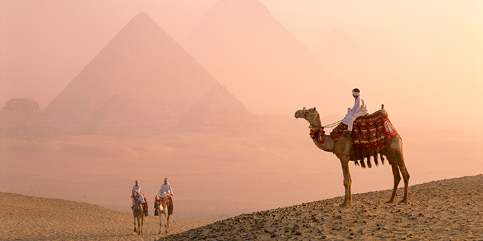 CC Giza Pyramids Camels Sunrise Alamy RM 700x350 tcm21 119985