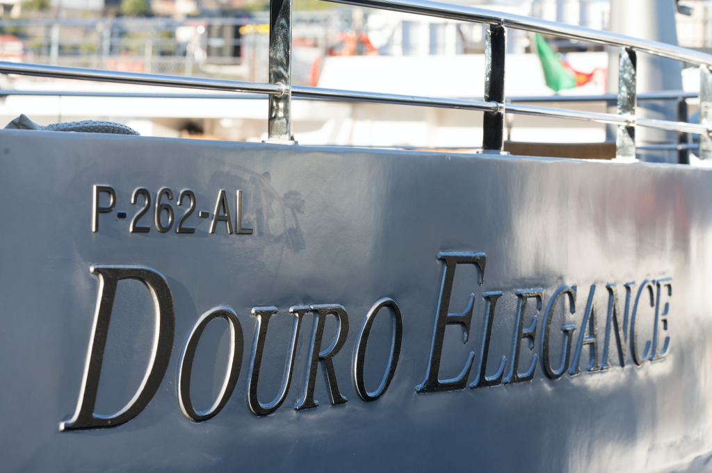 Small ship cruise news includes Riviera returns to Douro
