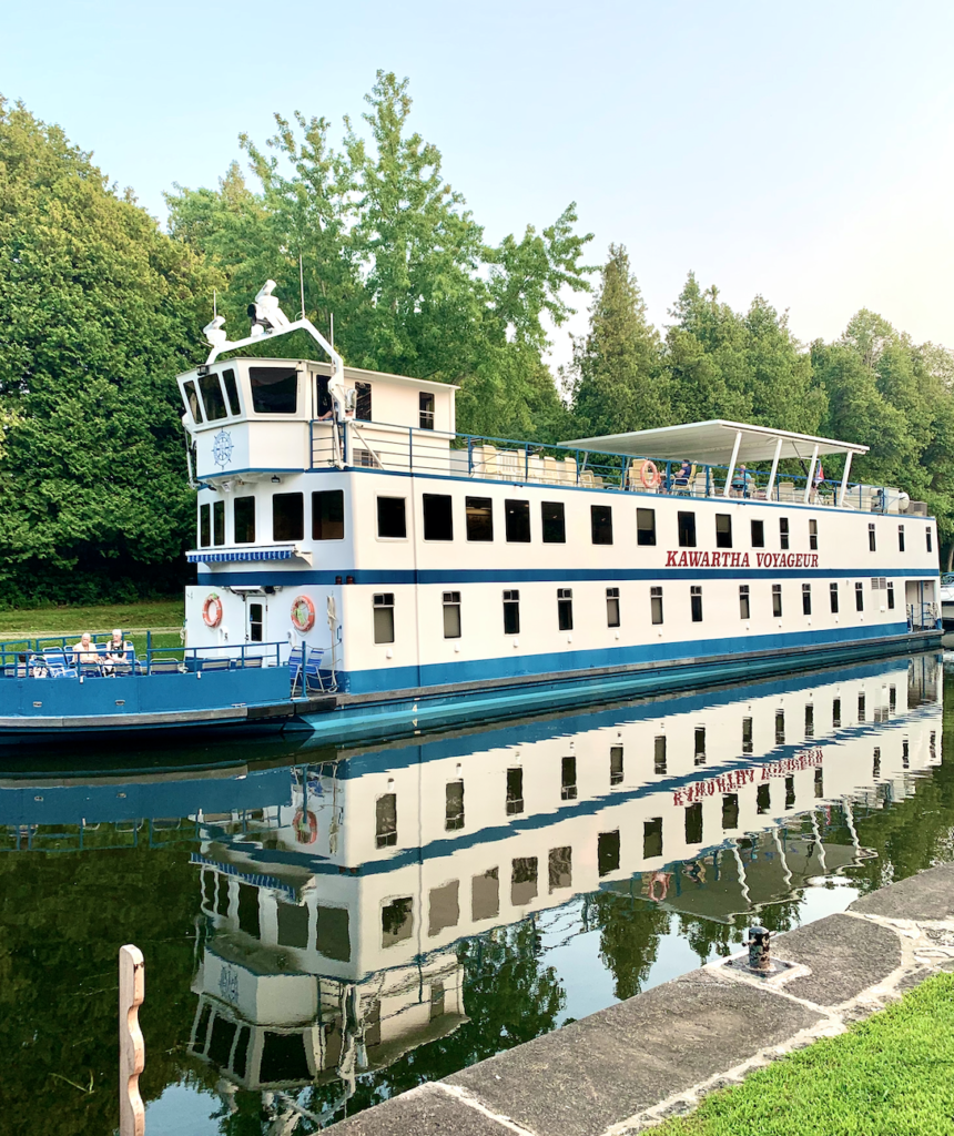 45-pax Kawartha Voyageur cruising Canada's Rideau Canal