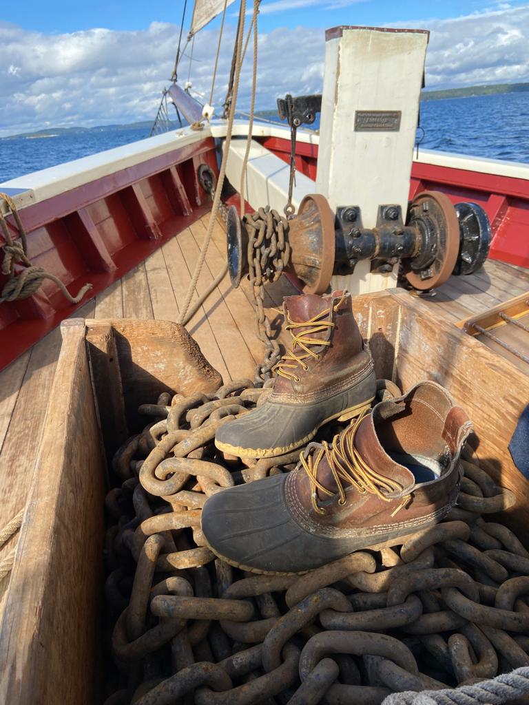 anchor chain and box on Riggin