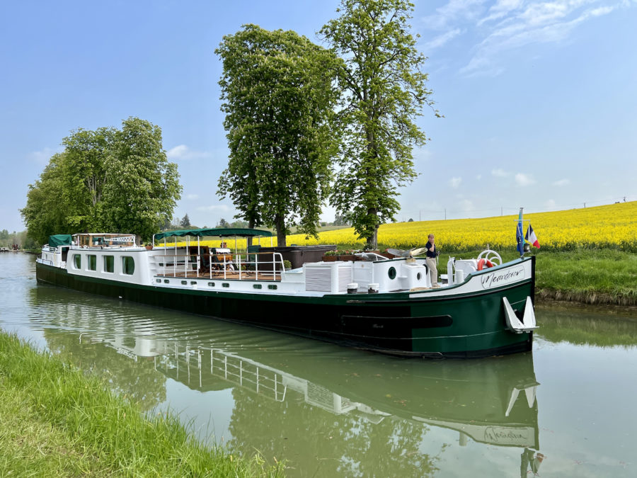 Barge Meanderer on Upper Loire Valley