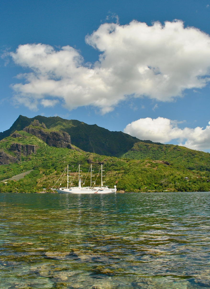 148-pax Wind Star in Tahiti