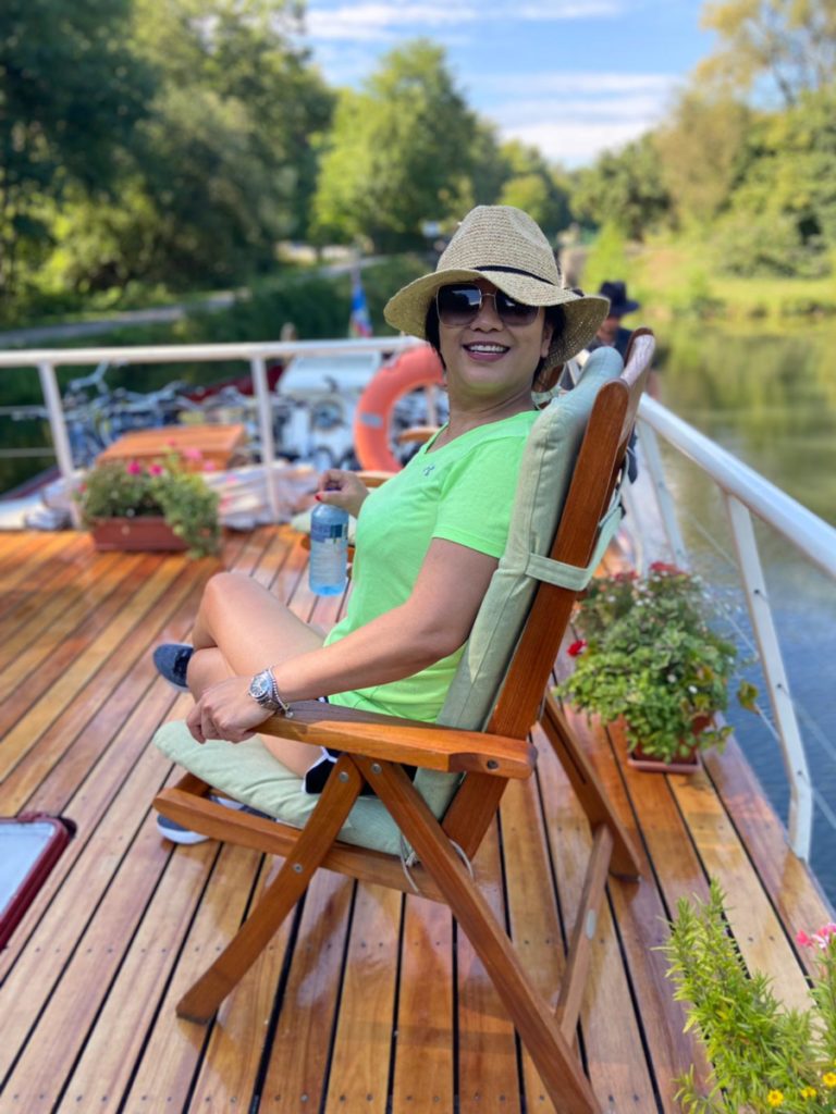 Review of BARGE LUCIOLE by Georgiana Verdonk