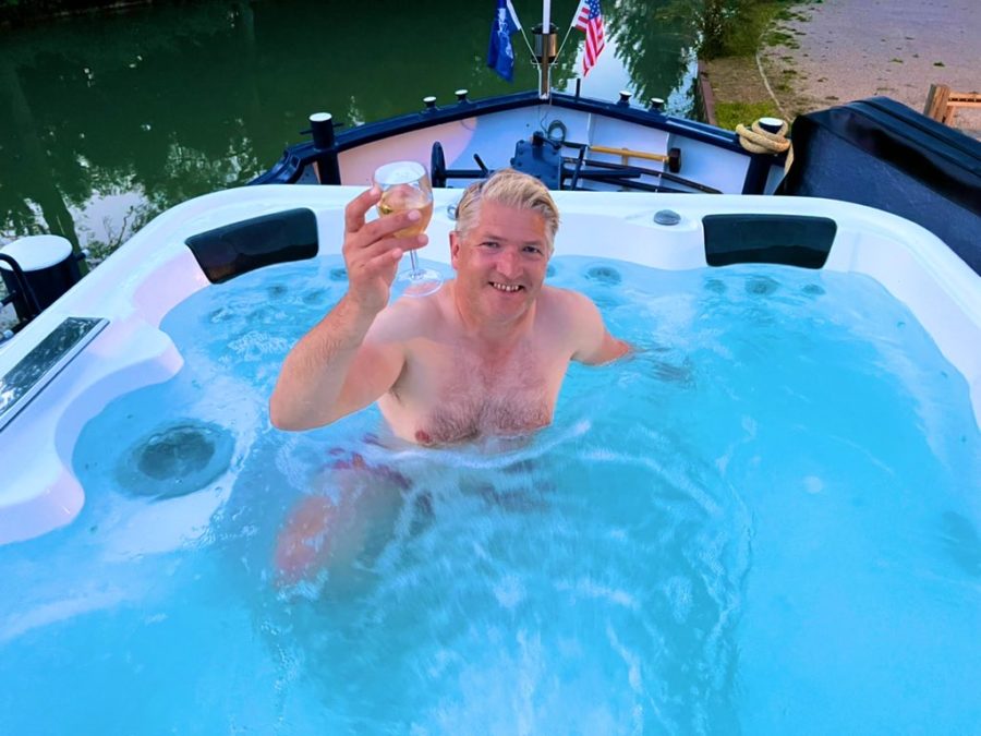 Robin living the life in the hot tub aboard L’Impressionniste from European Waterways.