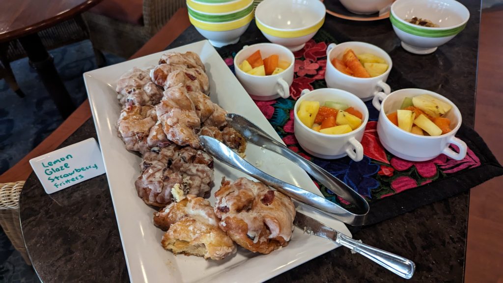 More breakfast options in the lounge of Safari Voyager