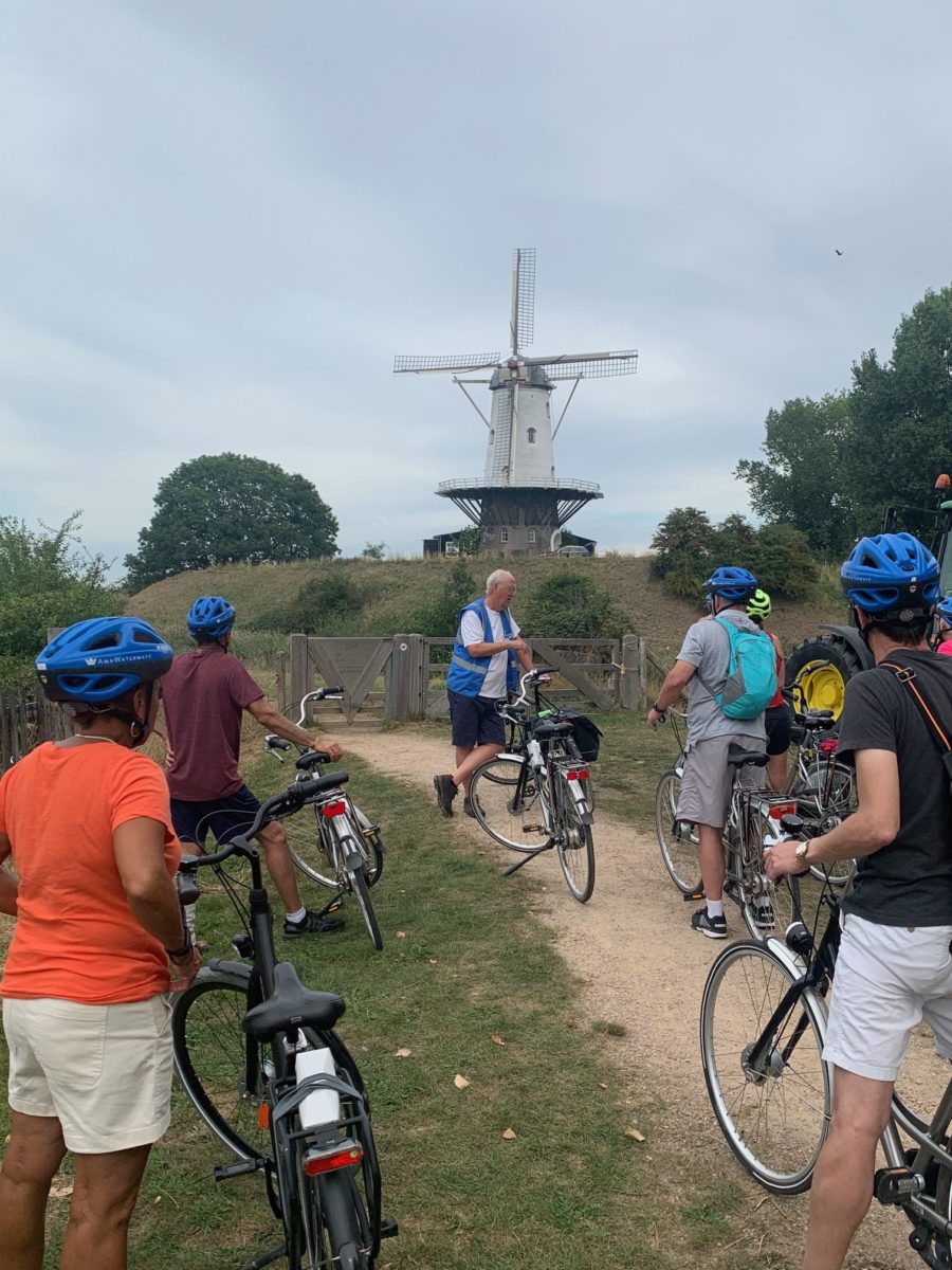 guided cycle ride from Veere to Middleburg on a Netherlands River Cruise