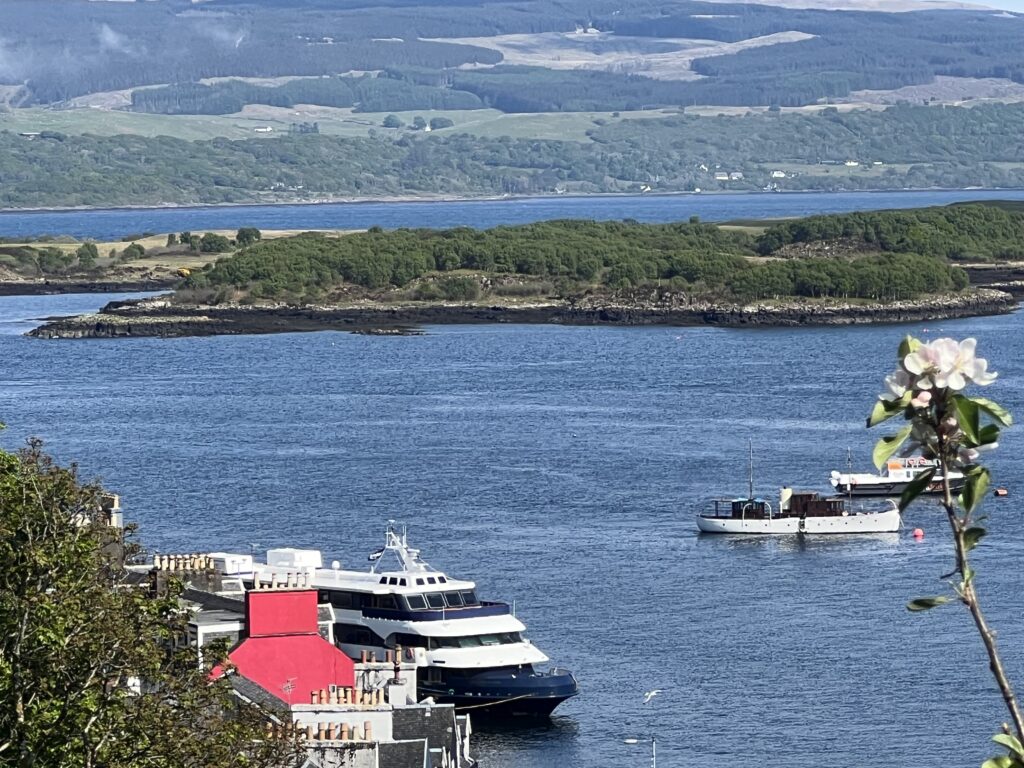 Lord of the Highlands cruise visits Tobermory