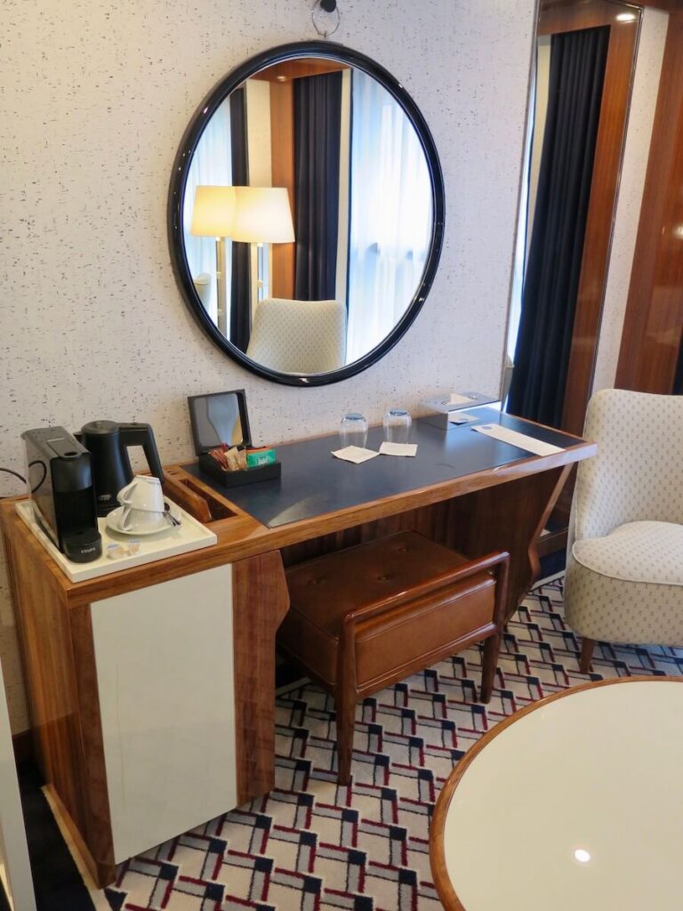 Desk, coffee-maker and mini-fridge in Anne's World Traveller cabin