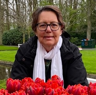 bio pic writer katherine rodeghier with tulips at keukenhof copy