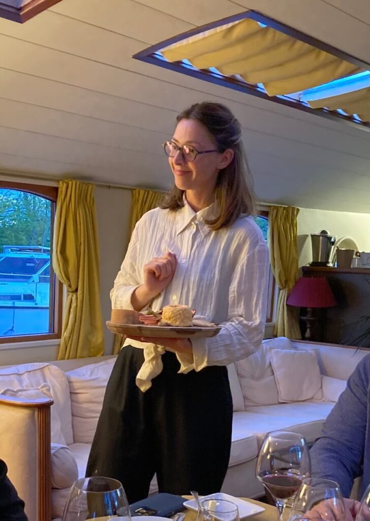 Roi Soleil Barge Cruise employees a hostess to explain the meals