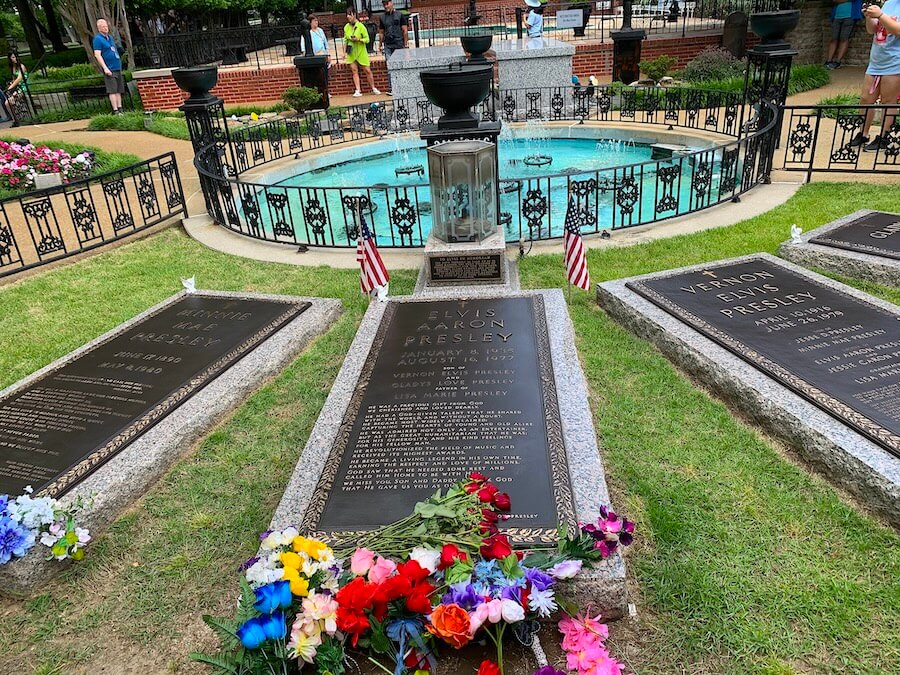 Elvis Preley's grave as seen on Mississippi River Cruises excursions