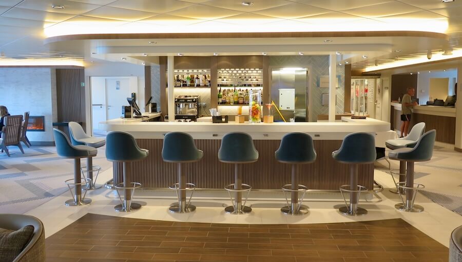 the bar on Ocean Albatros