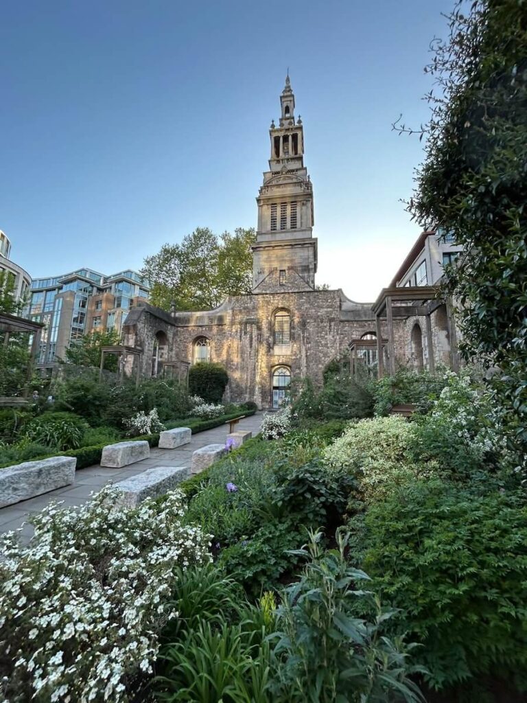 Christ Church Greyfriars, near St Paul's Cathedra https://en.wikipedia.org/wiki/Christ_Church_Greyfriars