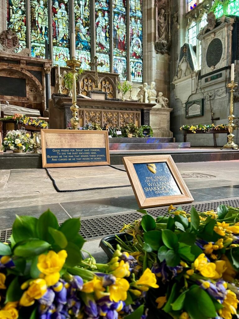 Magna Carta Thames River Cruise Review includes some info on staying London before or after the cruise