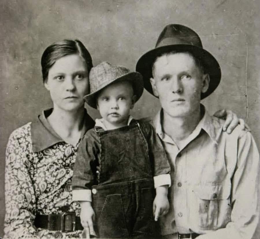 Photo of Elvis and his parents seen at Graceland