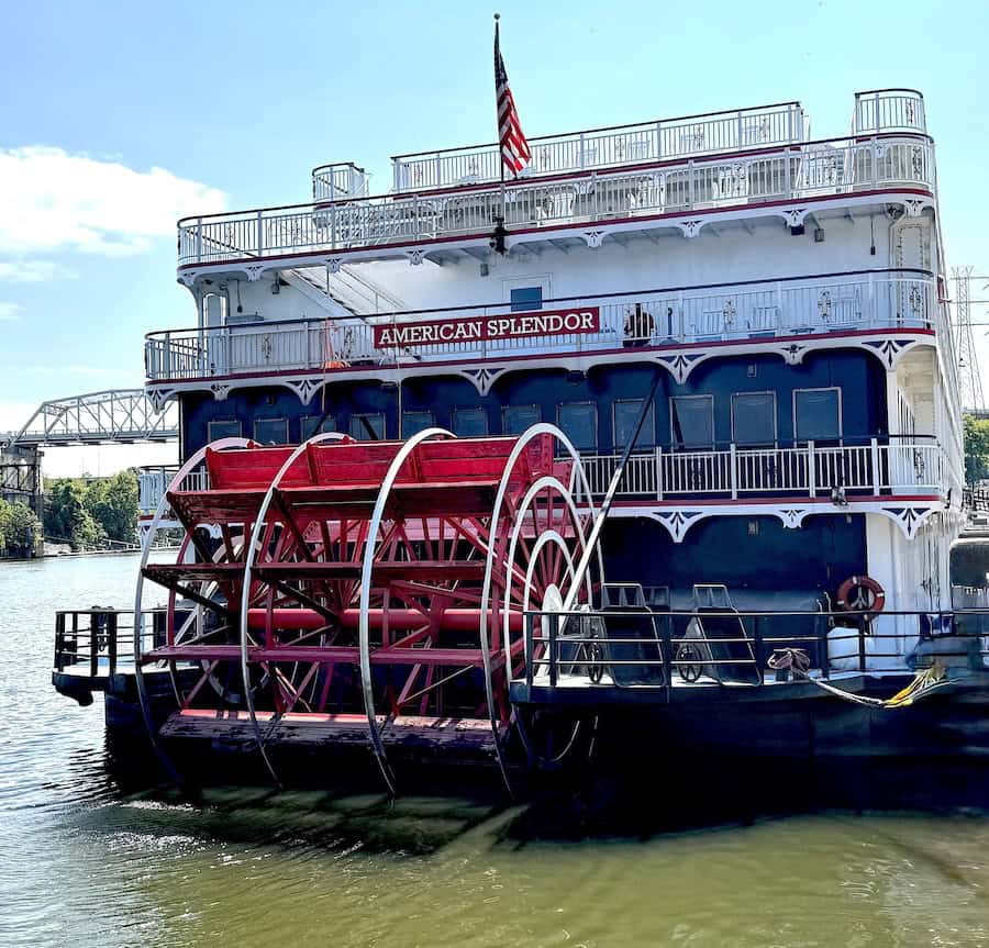 The Splendor's retro paddlewheel. 