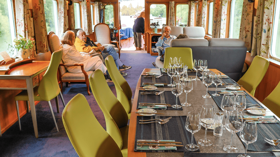 C'est La Vie's inviting dining table