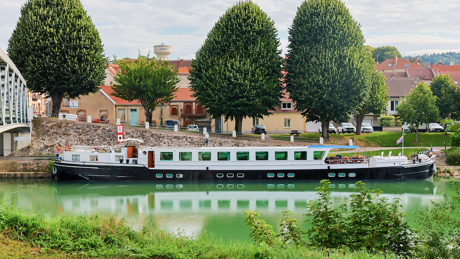 C’est La Vie Barge Cruise Review (2026): Luxury Canal Cruising Through France’s Champagne Region