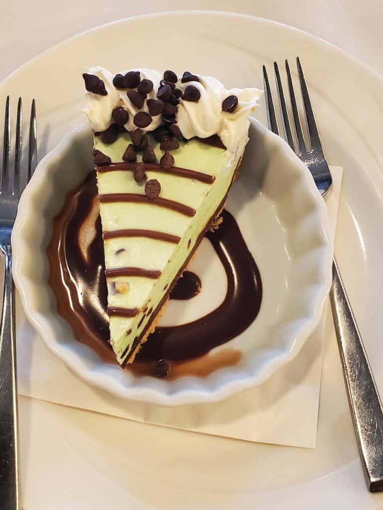 Complete Mississippi River Cruise (2026): A Review Of 21 Nights Aboard American Serenade 33 Complete Mississippi River Cruise includes desserts for dinner like turtle pie