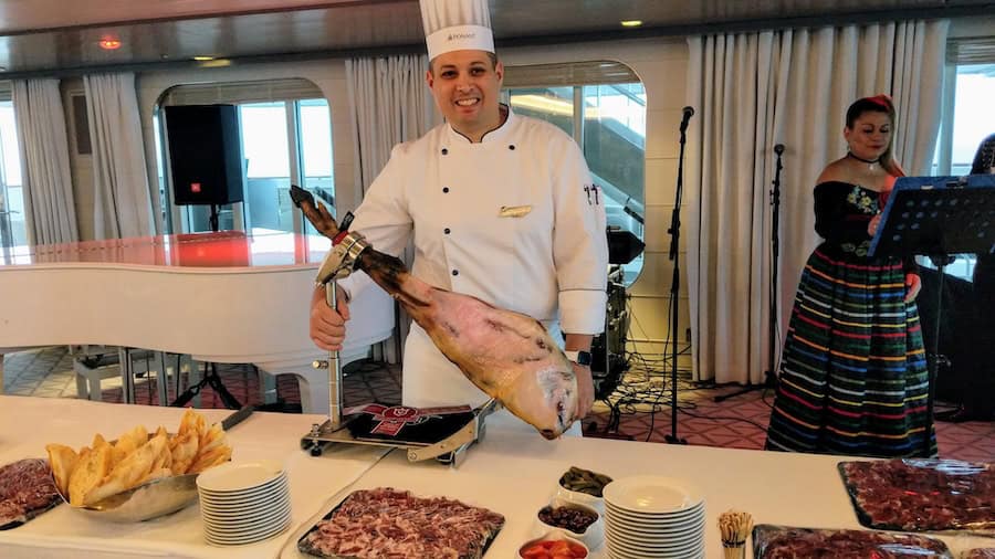 Antarctica Cruise Tips about which cruises ot choose based on amenities like food, plus length of cruise, etc.