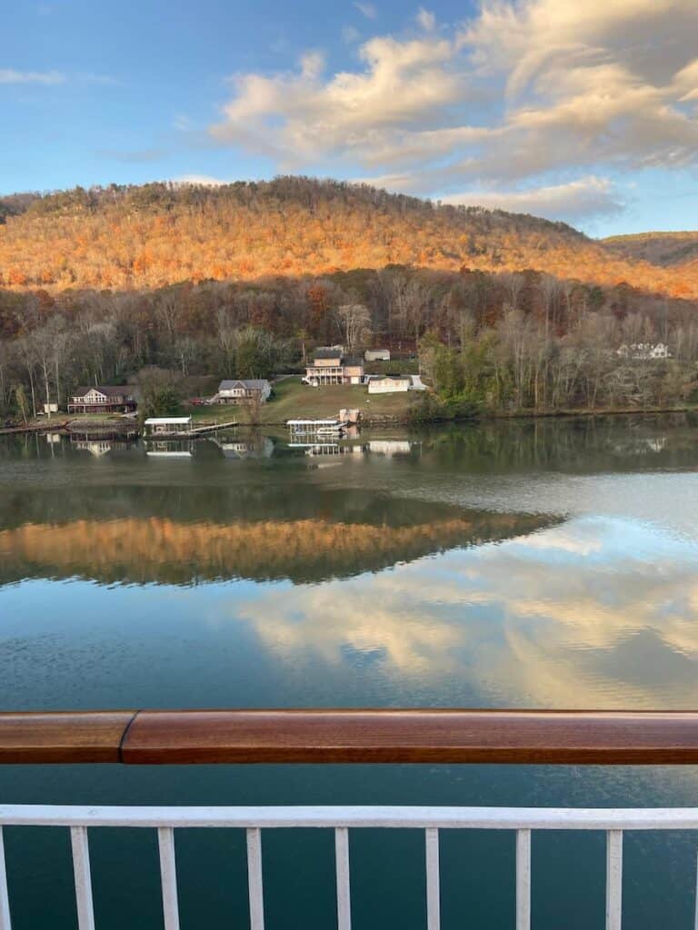 Viking & American Cruise Lines Mississippi River Cruise Comparison (2026): An Expert Weighs In 2 Scenery along the Tennessee River