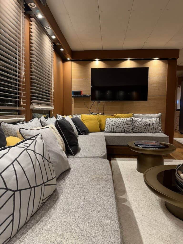 Greek Isles Yacht Cruise Review of the Gemaya, here's the lounge