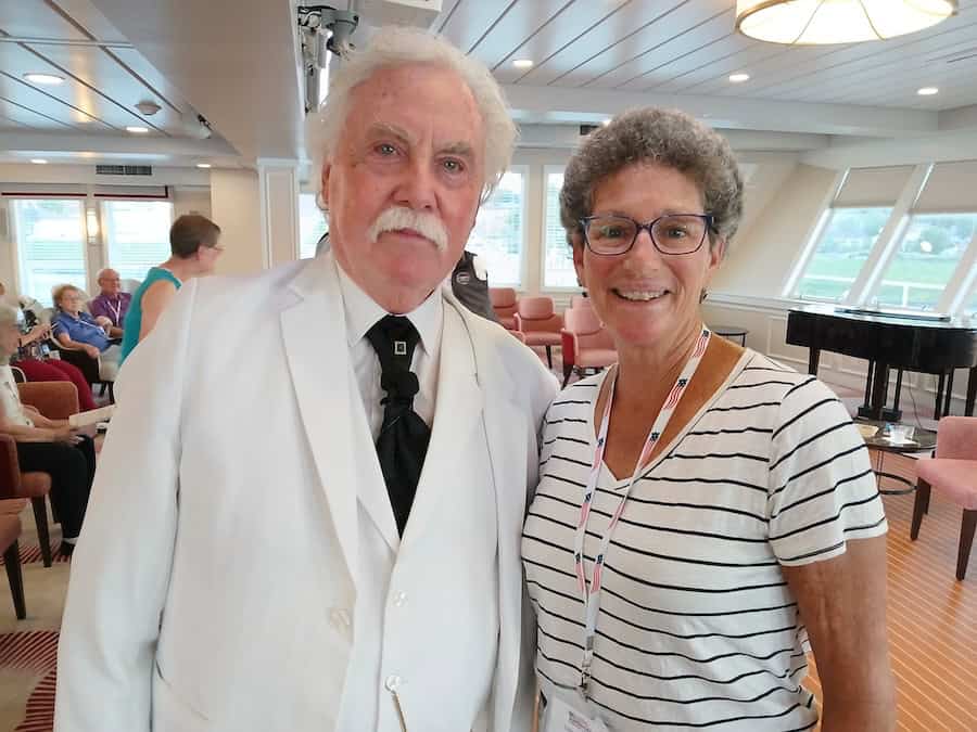 Serenade's Mark Twain impersonator on a full Mississippi River cruise