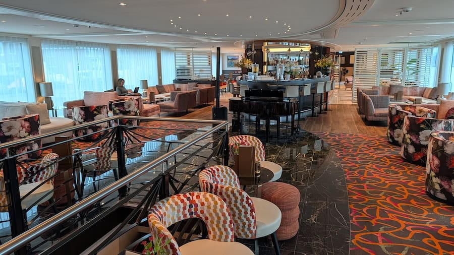 AmaLucia's Lounge, with snacks served at the bar