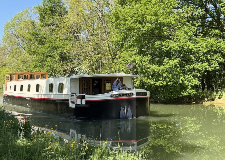 This French Barge Is Different (2026 REVIEW) — Choose The Savoir Vivre On The Burgundy Canal For The Cycling & Dinners Ashore