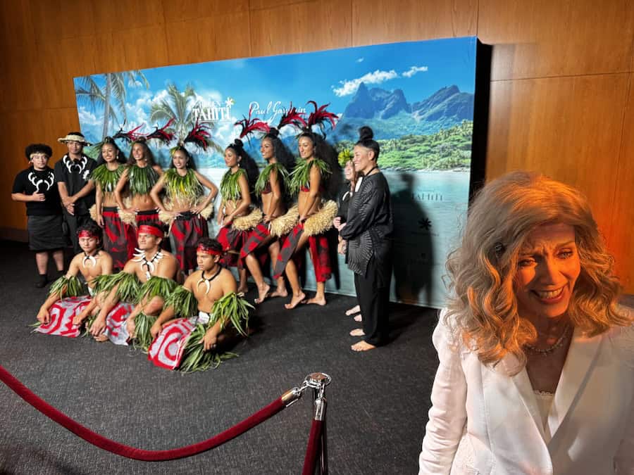Peter Greenberg’s “Hidden” Travel Series for PBS Features French Polynesia & Paul Gauguin Cruises 2 Veteran TV star Donna Mills enjoyed a photo with Nonosina.